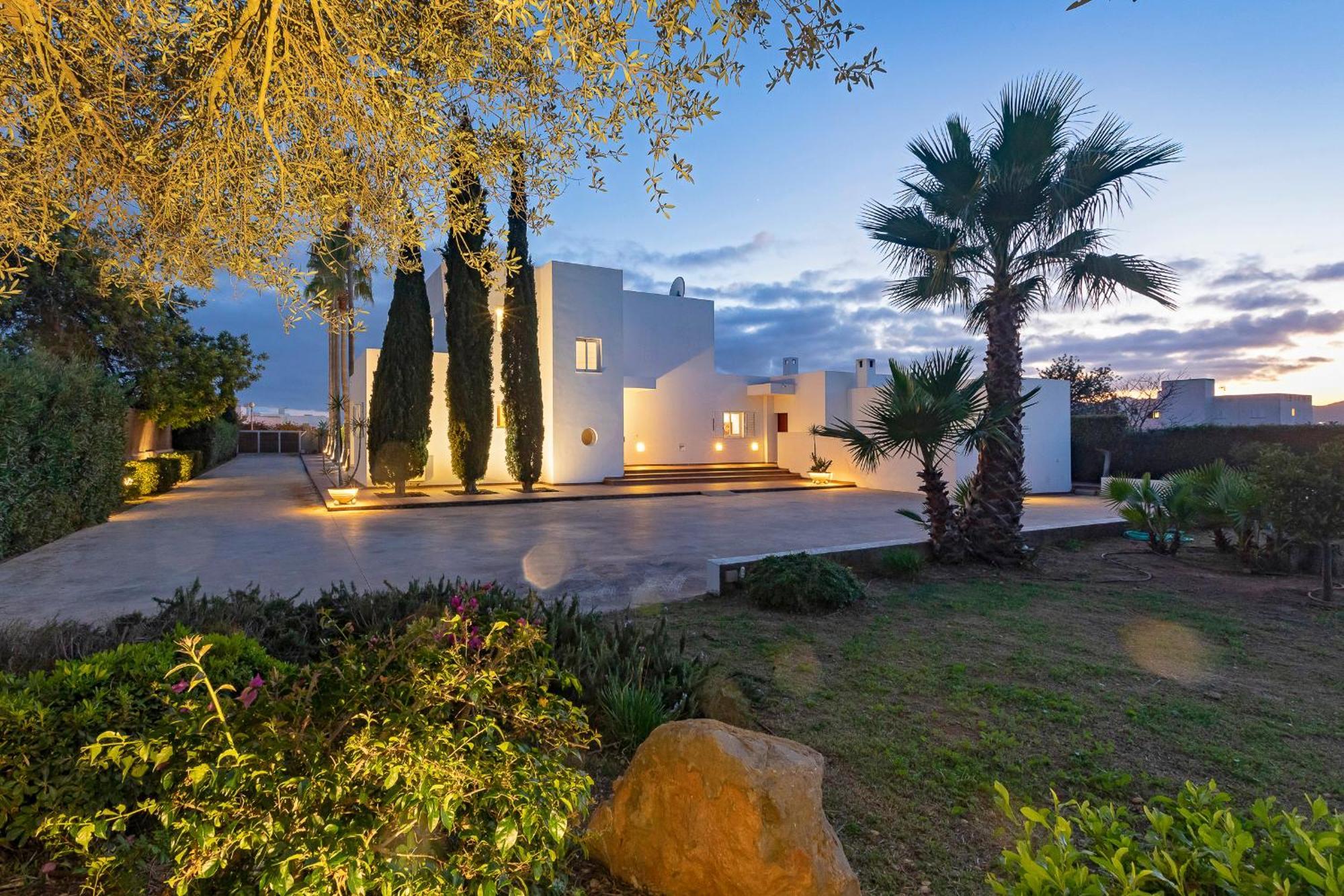 Near Ibiza Town Sleeps 8 - Fluxa Villa