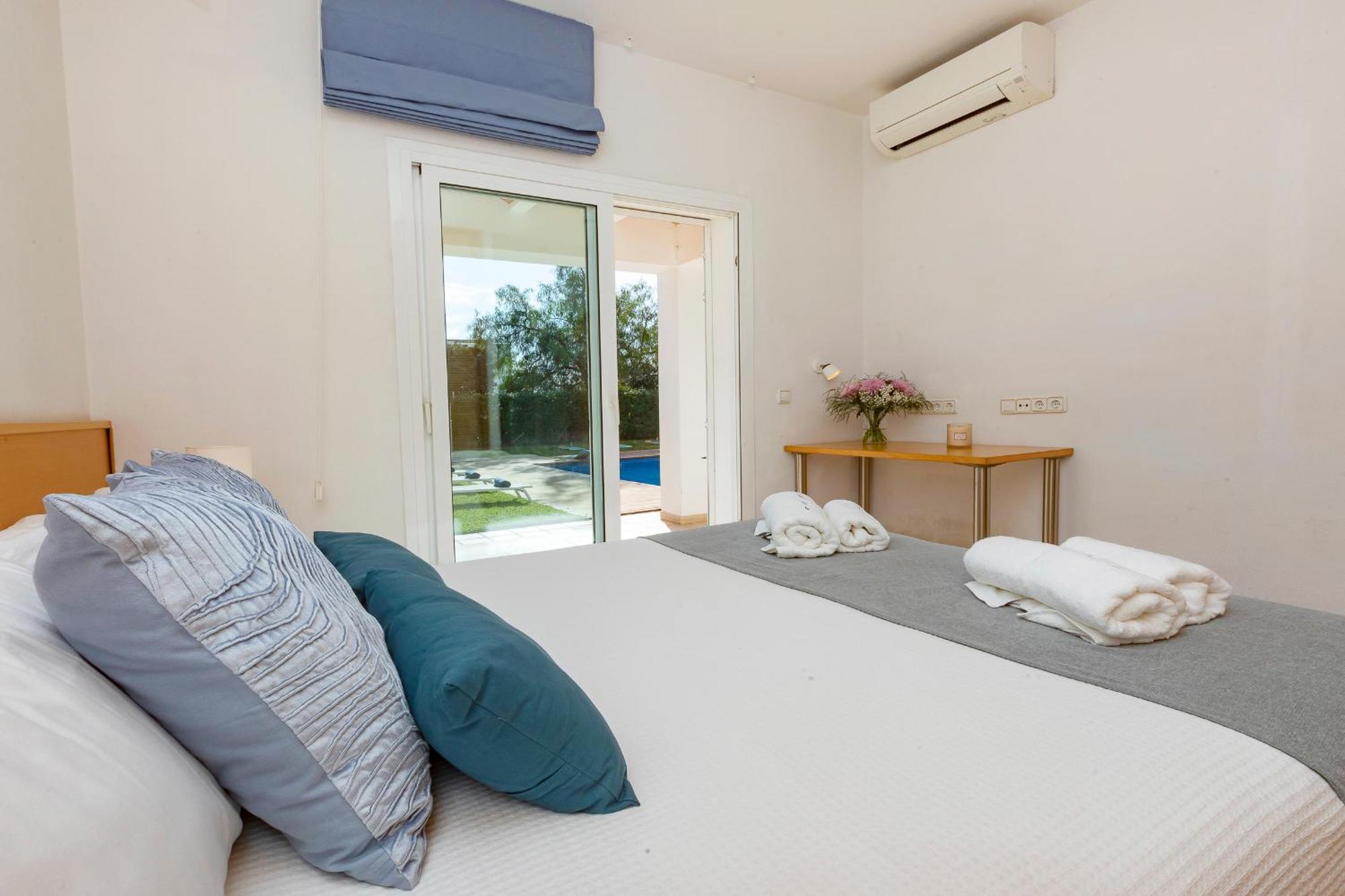 Villa Near Ibiza Town Sleeps 8 - Fluxa Can Furnet
