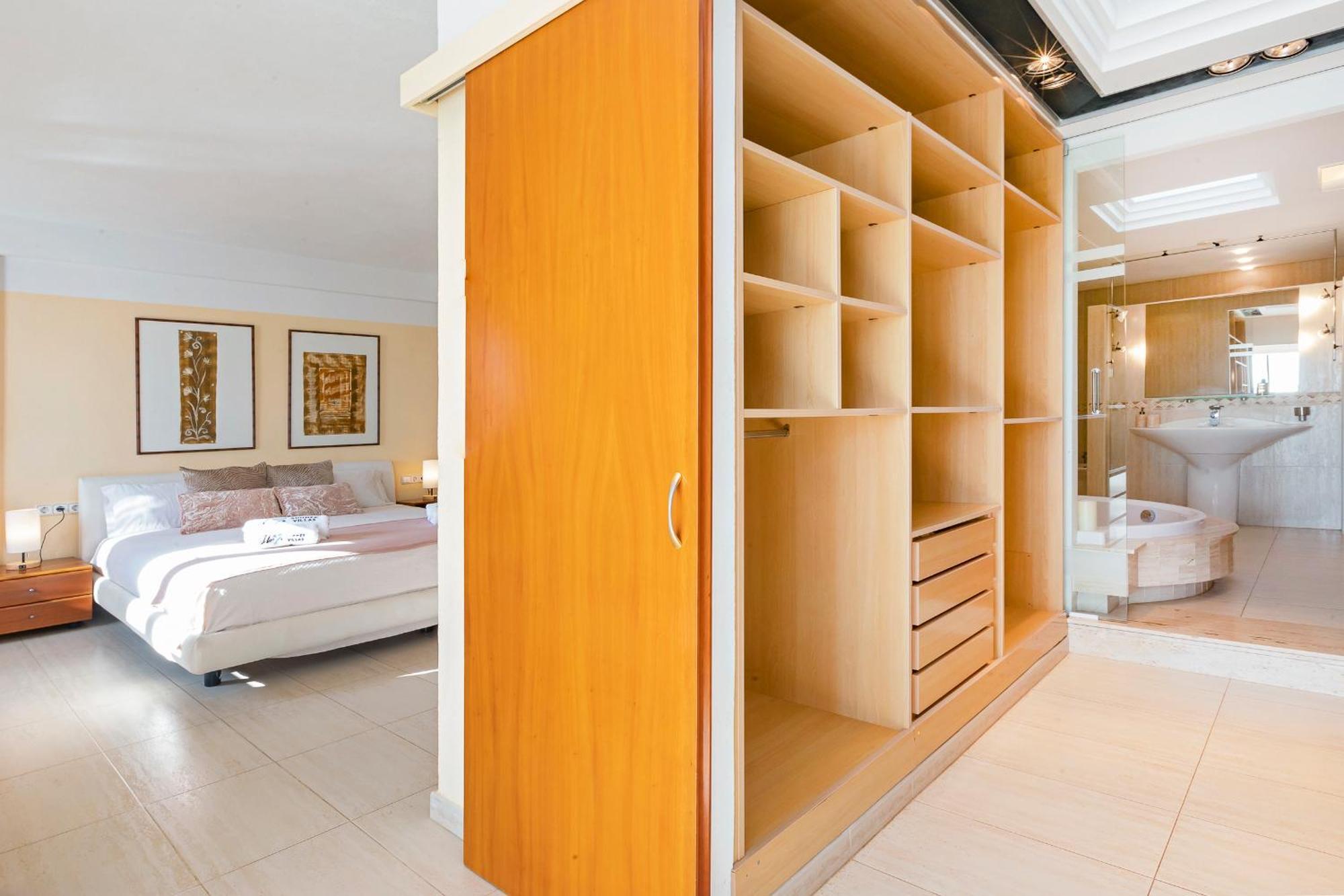 Near Ibiza Town Sleeps 8 - Fluxa Villa Can Furnet