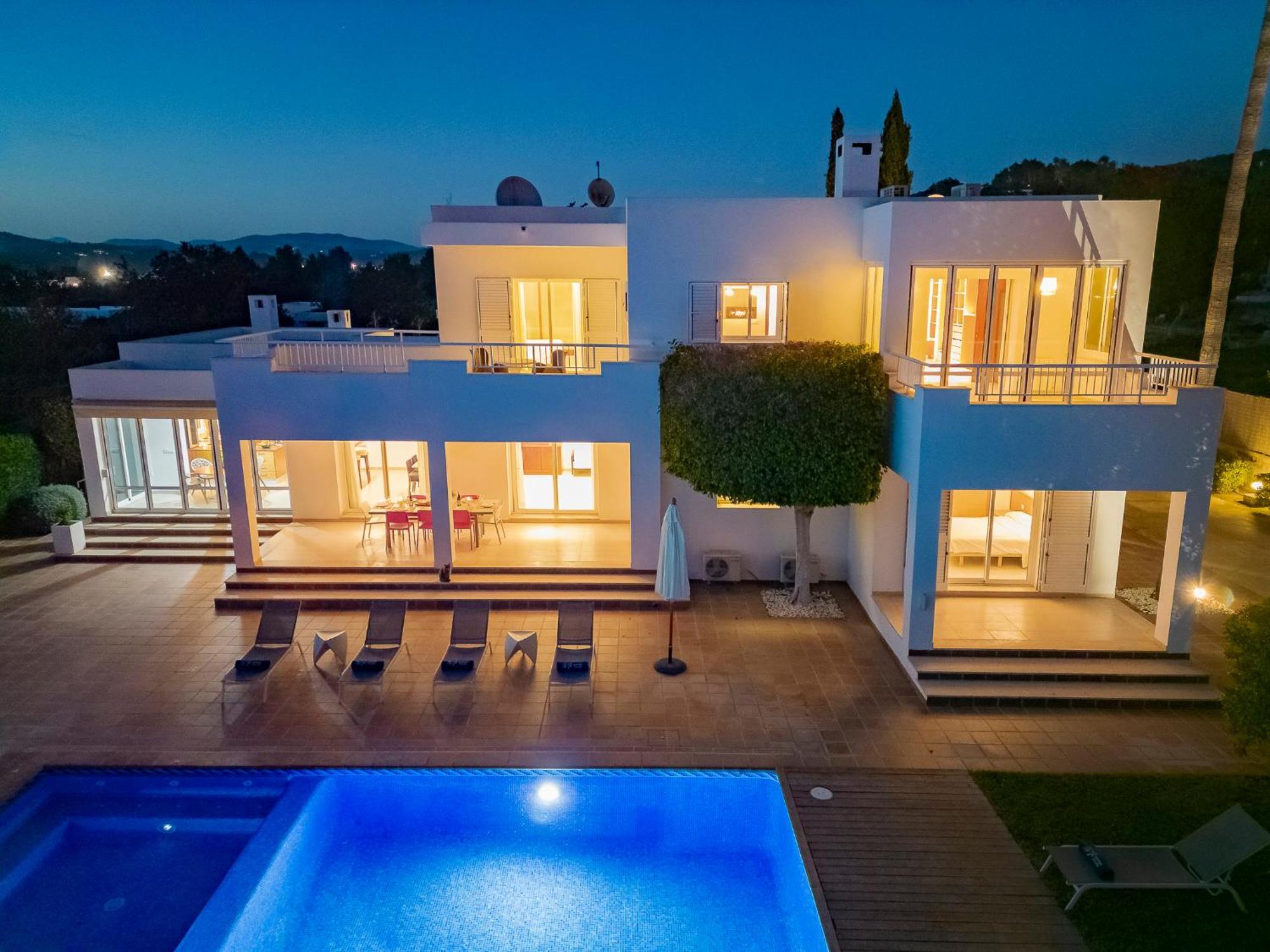 Near Ibiza Town Sleeps 8 - Fluxa Villa *