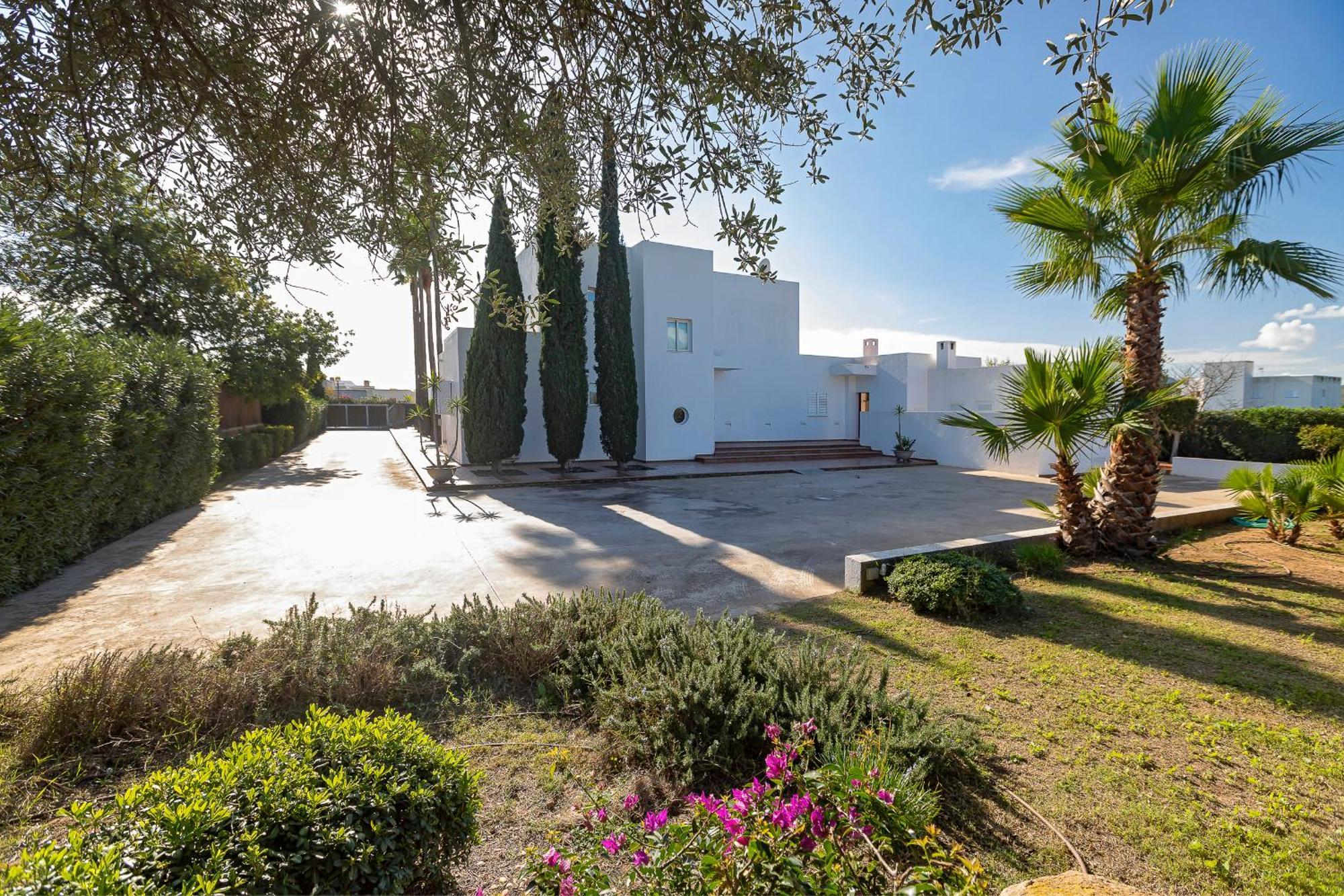 Villa Near Ibiza Town Sleeps 8 - Fluxa